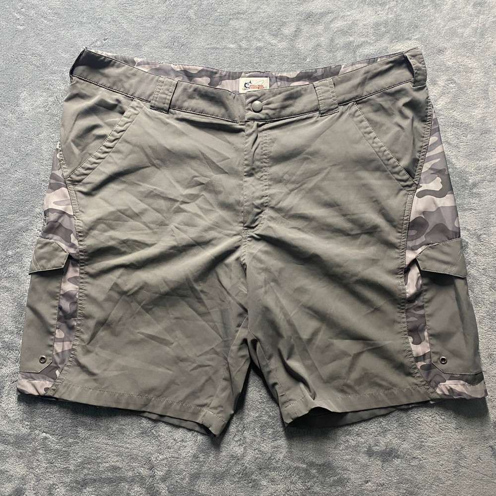World Wide Sportsman Cargo Fishing Shorts Mens 44 Gray Camo Quick Dry Polyester